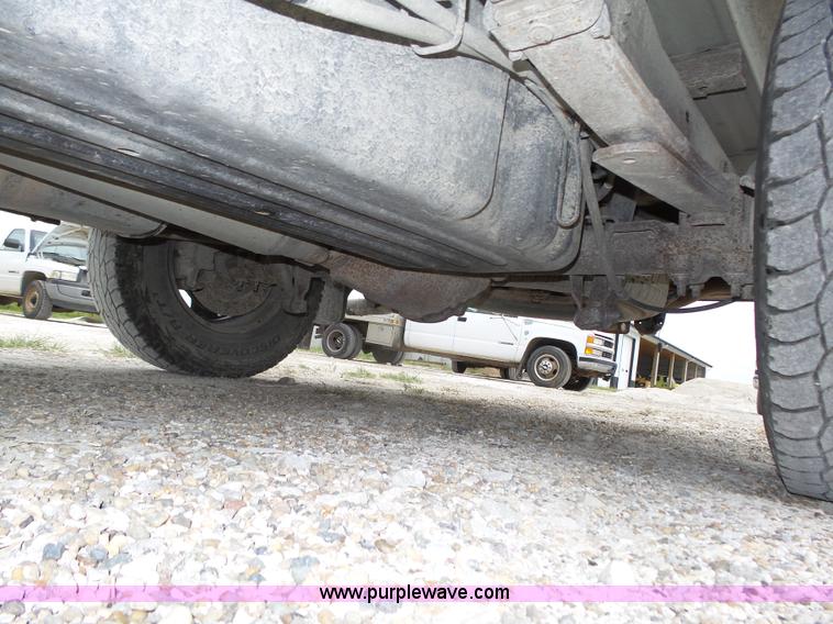 image for item K8478 2003 Chevrolet Silverado 1500 pickup truck