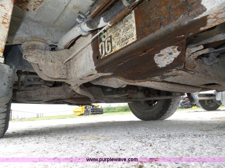 image for item K8478 2003 Chevrolet Silverado 1500 pickup truck