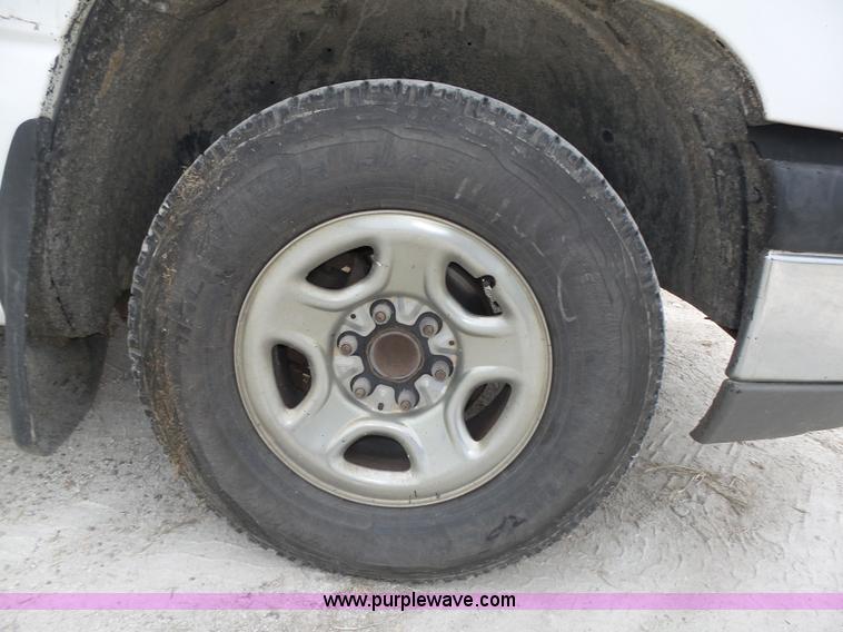 image for item K8478 2003 Chevrolet Silverado 1500 pickup truck