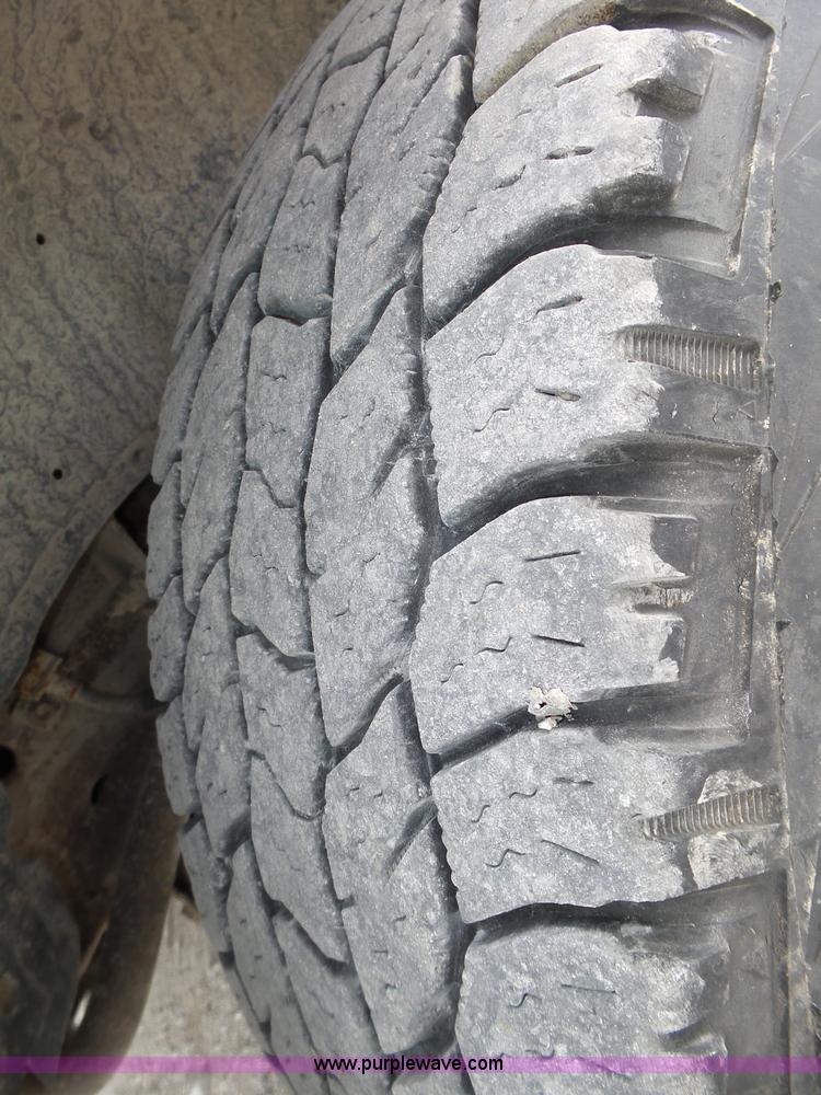 image for item K8478 2003 Chevrolet Silverado 1500 pickup truck