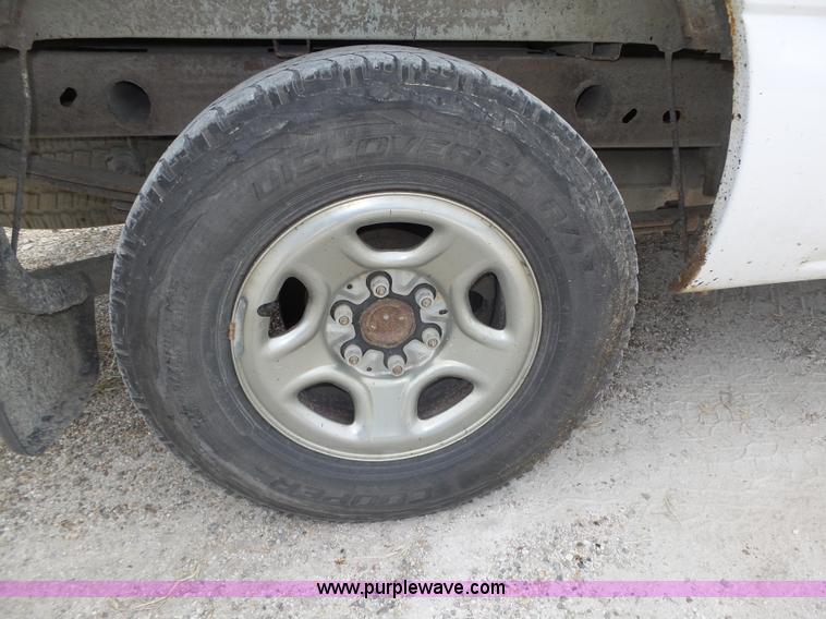 image for item K8478 2003 Chevrolet Silverado 1500 pickup truck