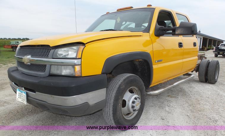 image for item K8479 2004 Chevrolet Silverado 3500 Crew Cab pickup truck cab and chassis