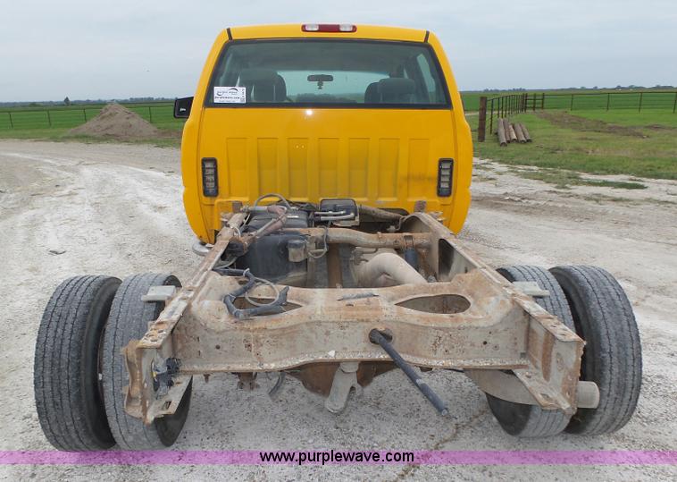 image for item K8479 2004 Chevrolet Silverado 3500 Crew Cab pickup truck cab and chassis