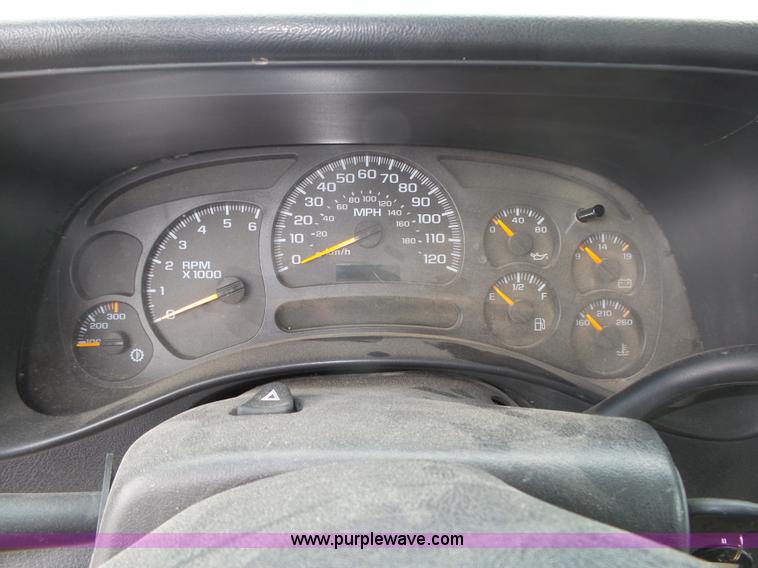 image for item K8479 2004 Chevrolet Silverado 3500 Crew Cab pickup truck cab and chassis