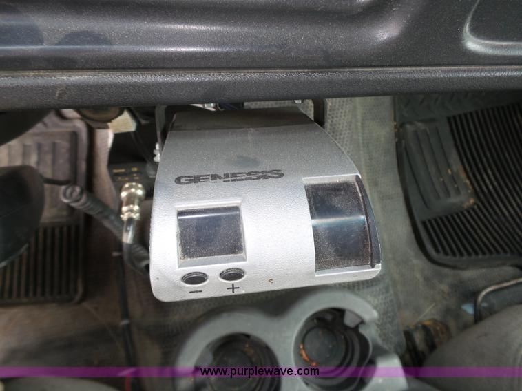 image for item K8479 2004 Chevrolet Silverado 3500 Crew Cab pickup truck cab and chassis