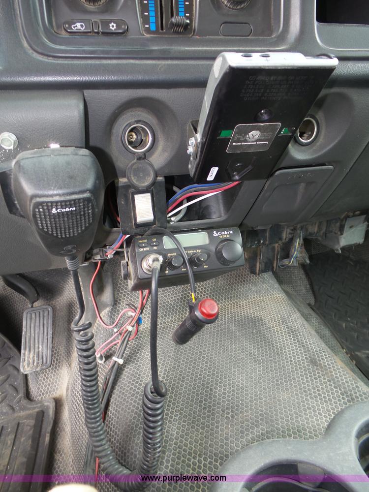 image for item K8479 2004 Chevrolet Silverado 3500 Crew Cab pickup truck cab and chassis