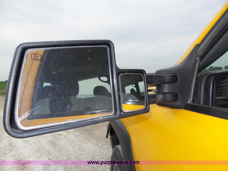 image for item K8479 2004 Chevrolet Silverado 3500 Crew Cab pickup truck cab and chassis