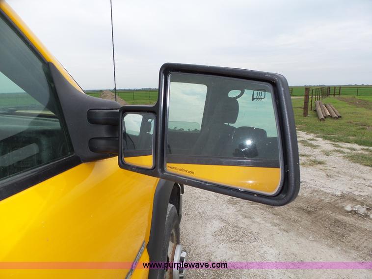 image for item K8479 2004 Chevrolet Silverado 3500 Crew Cab pickup truck cab and chassis