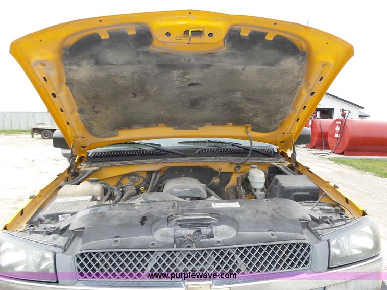 image for item K8479 2004 Chevrolet Silverado 3500 Crew Cab pickup truck cab and chassis