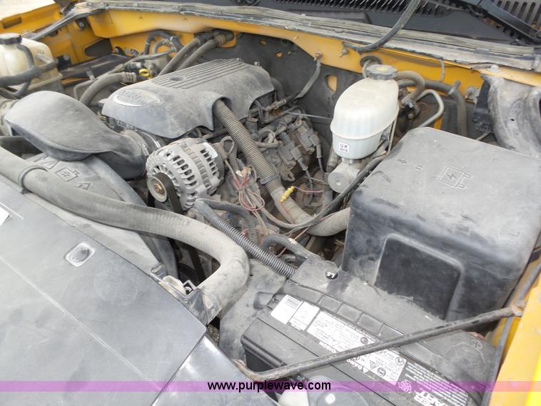 image for item K8479 2004 Chevrolet Silverado 3500 Crew Cab pickup truck cab and chassis