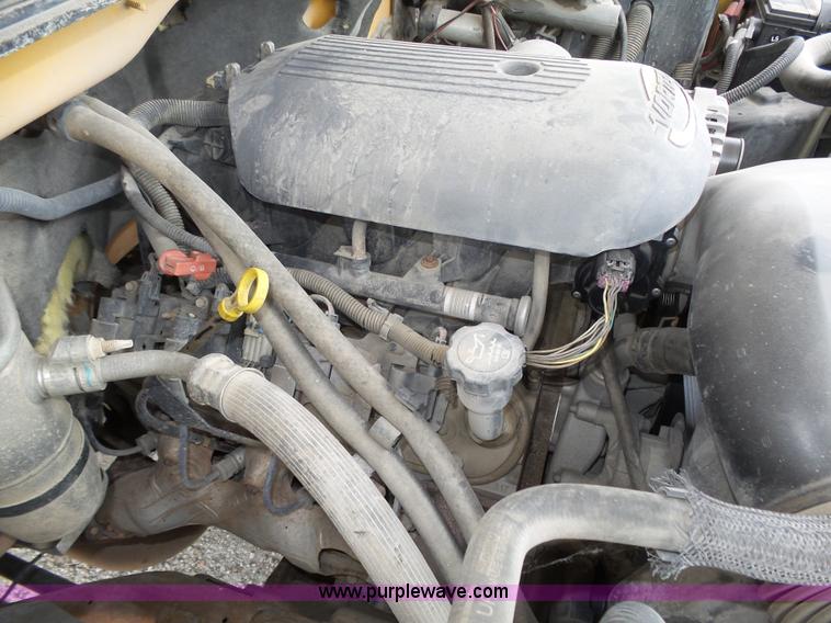 image for item K8479 2004 Chevrolet Silverado 3500 Crew Cab pickup truck cab and chassis