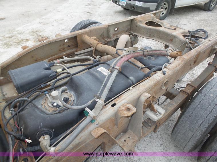 image for item K8479 2004 Chevrolet Silverado 3500 Crew Cab pickup truck cab and chassis