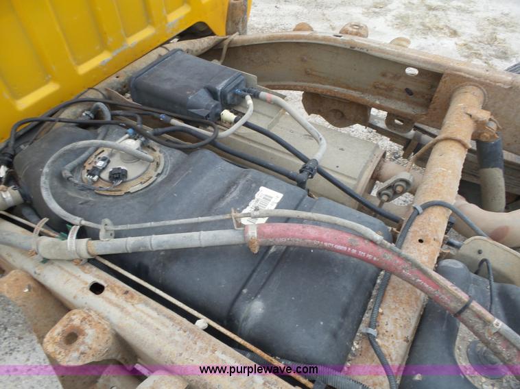 image for item K8479 2004 Chevrolet Silverado 3500 Crew Cab pickup truck cab and chassis