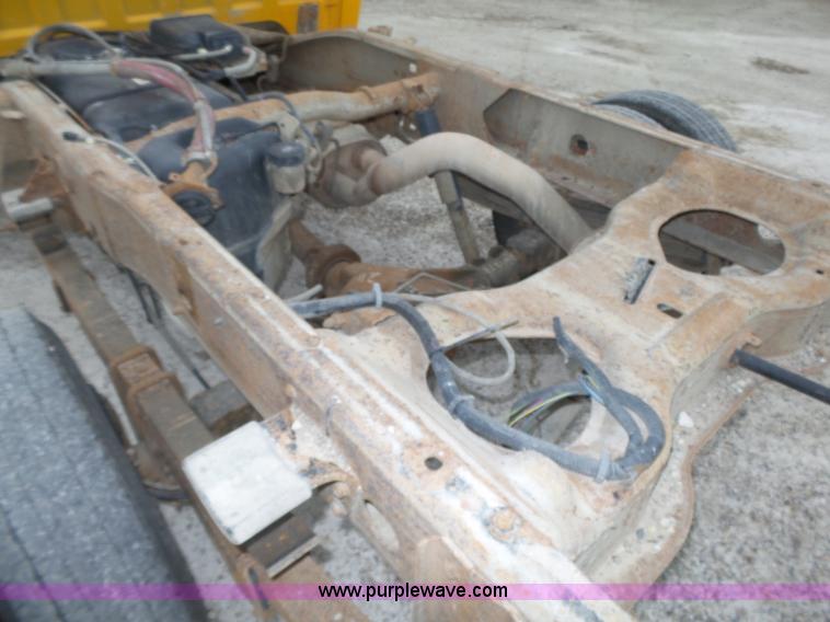 image for item K8479 2004 Chevrolet Silverado 3500 Crew Cab pickup truck cab and chassis