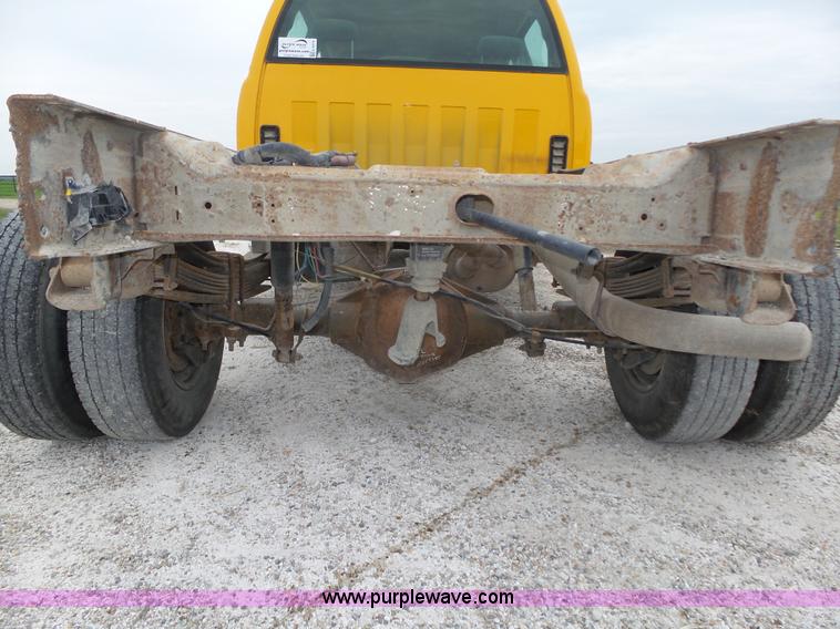 image for item K8479 2004 Chevrolet Silverado 3500 Crew Cab pickup truck cab and chassis