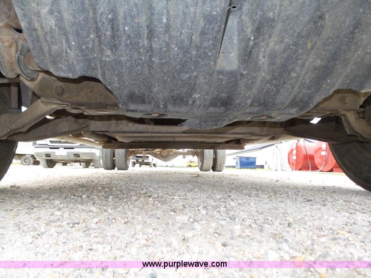 image for item K8479 2004 Chevrolet Silverado 3500 Crew Cab pickup truck cab and chassis