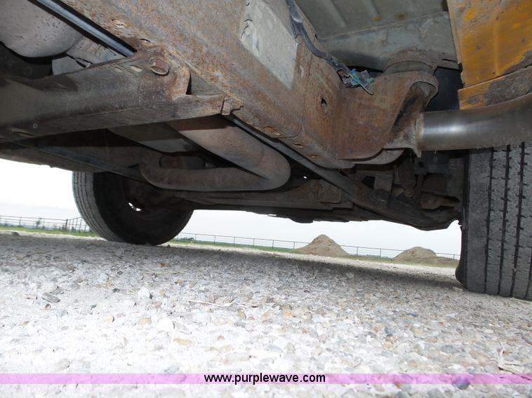 image for item K8479 2004 Chevrolet Silverado 3500 Crew Cab pickup truck cab and chassis