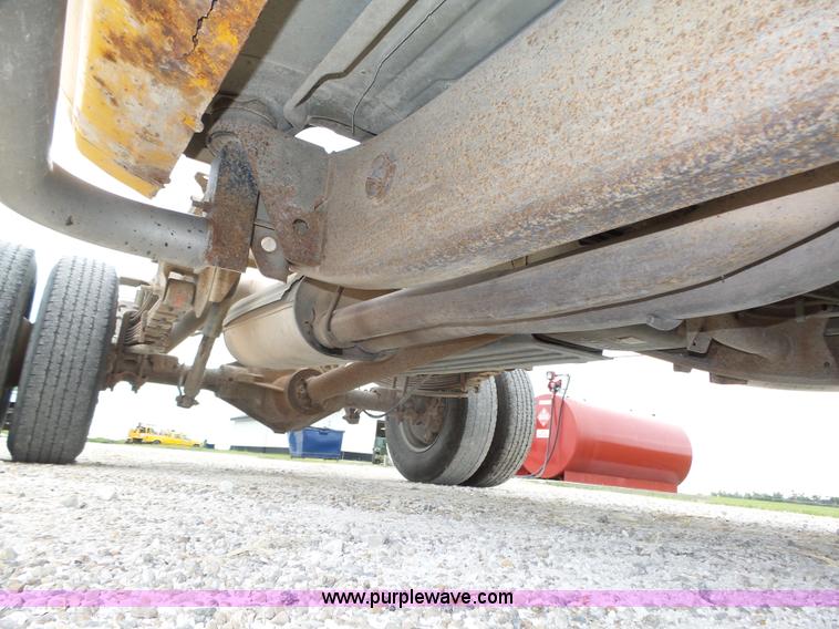 image for item K8479 2004 Chevrolet Silverado 3500 Crew Cab pickup truck cab and chassis