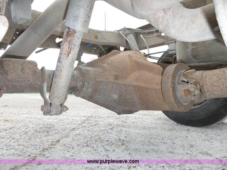 image for item K8479 2004 Chevrolet Silverado 3500 Crew Cab pickup truck cab and chassis