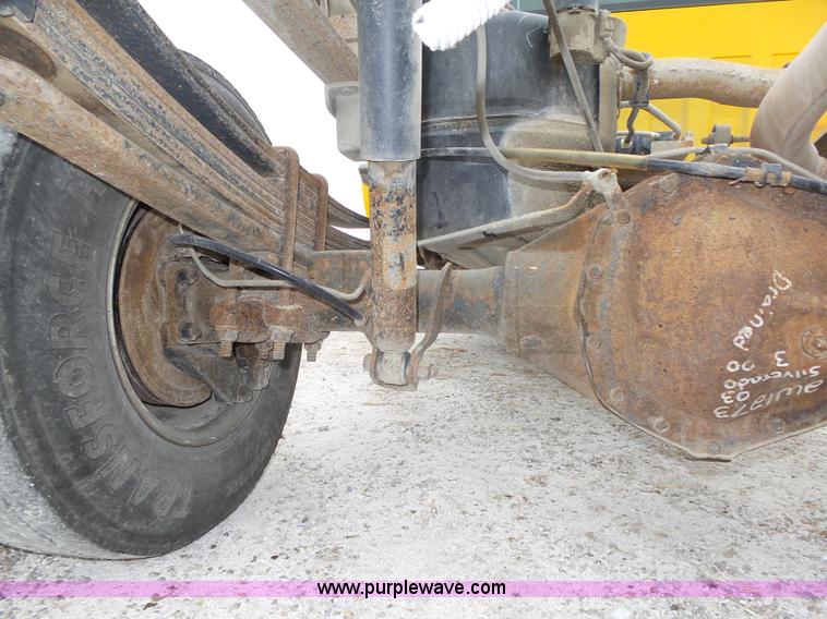 image for item K8479 2004 Chevrolet Silverado 3500 Crew Cab pickup truck cab and chassis