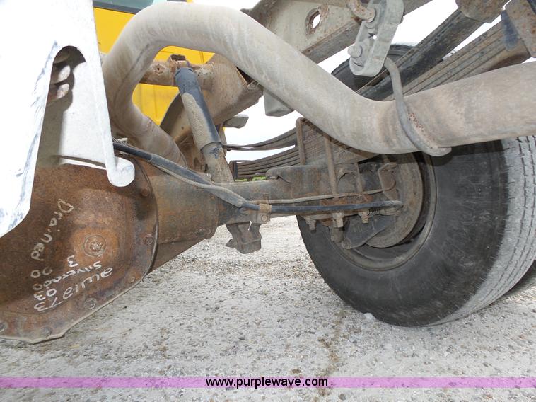 image for item K8479 2004 Chevrolet Silverado 3500 Crew Cab pickup truck cab and chassis