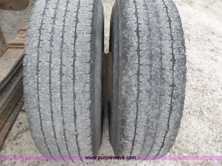 image for item K8479 2004 Chevrolet Silverado 3500 Crew Cab pickup truck cab and chassis