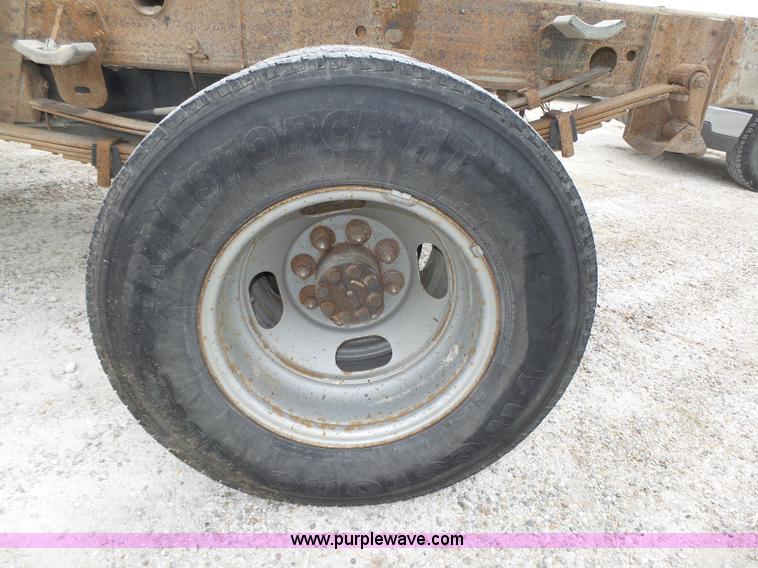 image for item K8479 2004 Chevrolet Silverado 3500 Crew Cab pickup truck cab and chassis