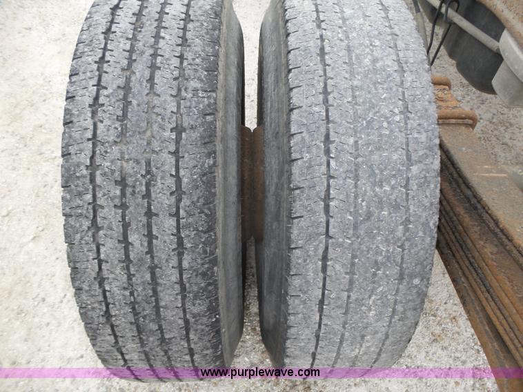 image for item K8479 2004 Chevrolet Silverado 3500 Crew Cab pickup truck cab and chassis