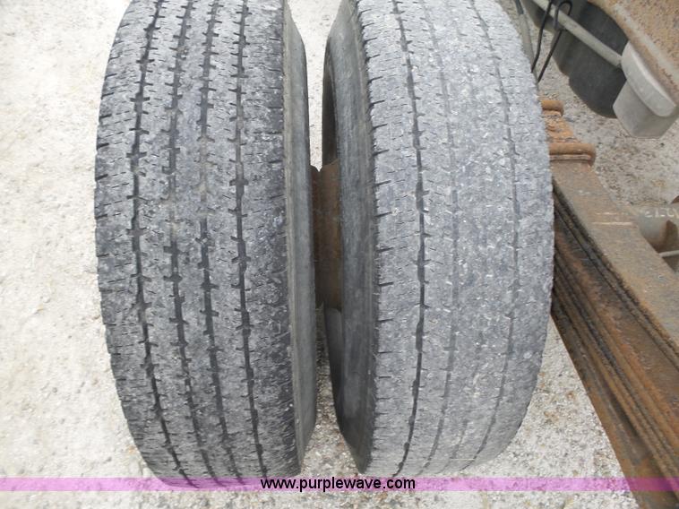 image for item K8479 2004 Chevrolet Silverado 3500 Crew Cab pickup truck cab and chassis