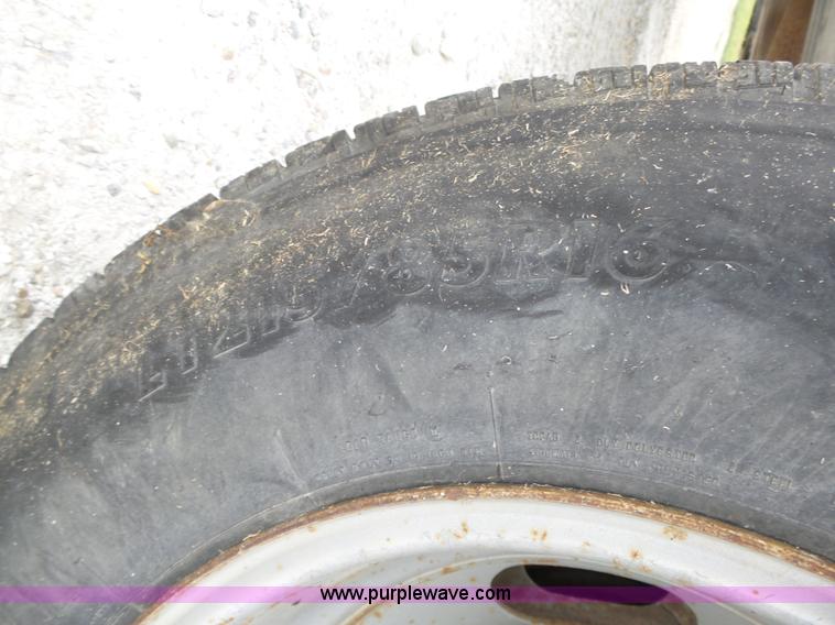 image for item K8479 2004 Chevrolet Silverado 3500 Crew Cab pickup truck cab and chassis