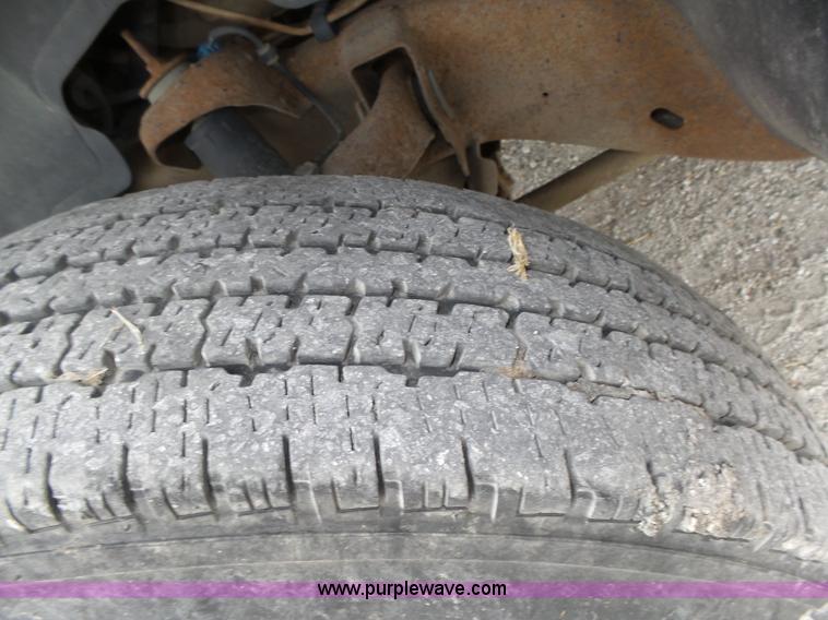 image for item K8479 2004 Chevrolet Silverado 3500 Crew Cab pickup truck cab and chassis