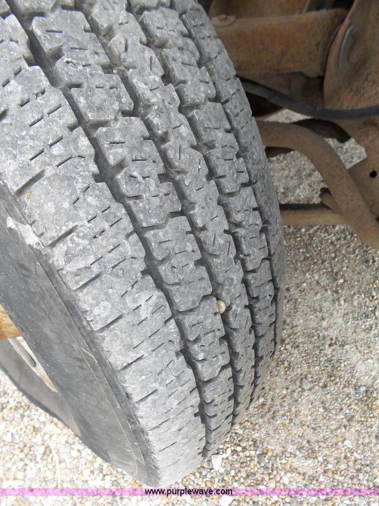 image for item K8479 2004 Chevrolet Silverado 3500 Crew Cab pickup truck cab and chassis