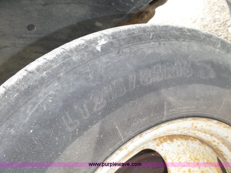 image for item K8479 2004 Chevrolet Silverado 3500 Crew Cab pickup truck cab and chassis