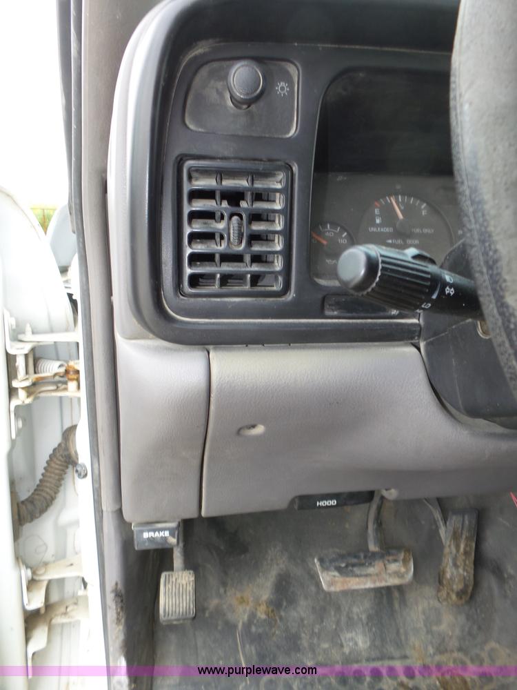 image for item K8480 1996 Dodge Ram 1500 pickup truck