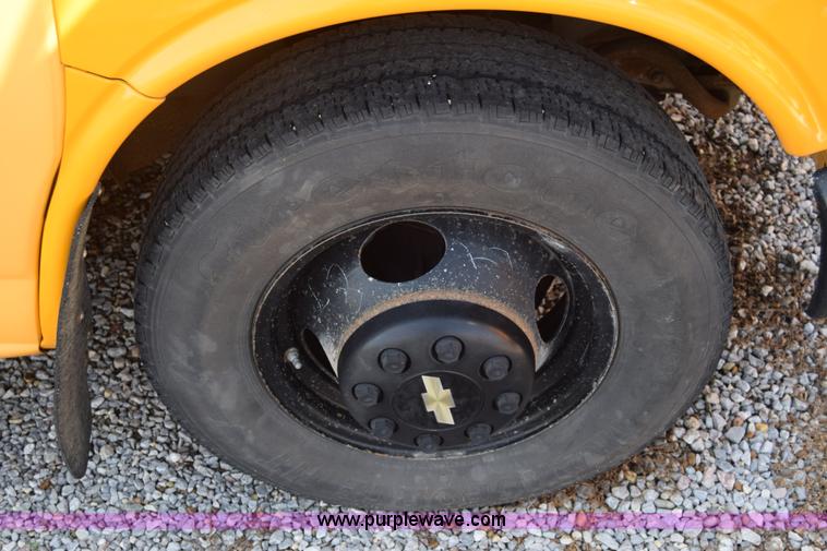 image for item L2542 2000 Chevrolet Express 3500 Cargo school bus