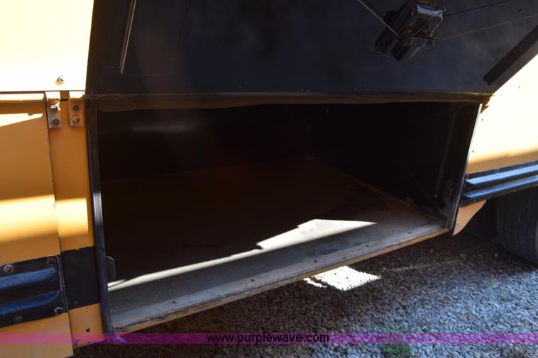 image for item L2543 1990 Blue Bird TC2000 school bus