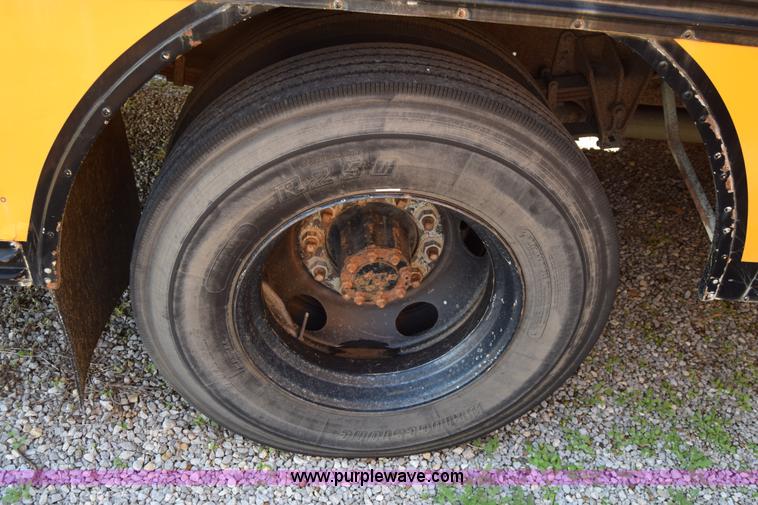 image for item L2543 1990 Blue Bird TC2000 school bus