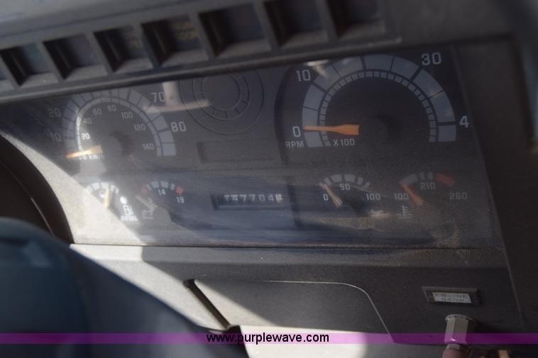 image for item L2546 1995 Blue Bird TC2000 school bus