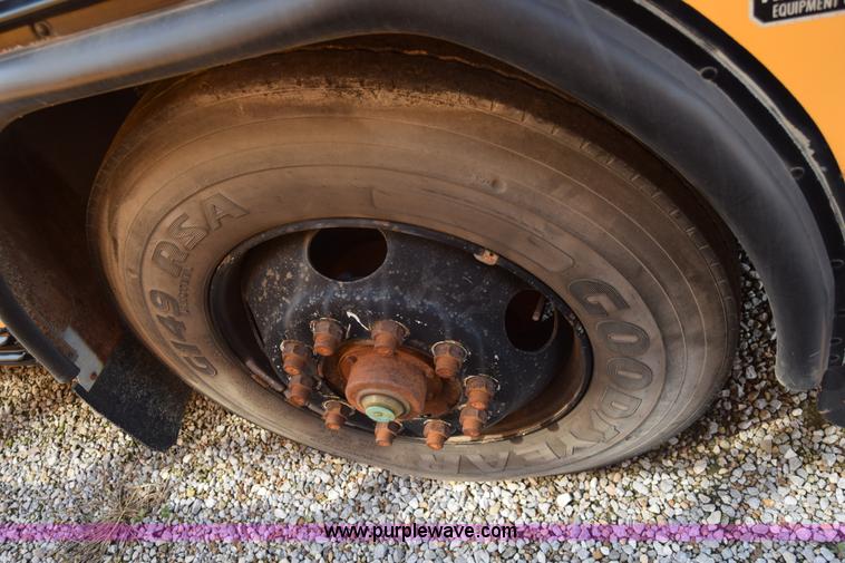 image for item L2546 1995 Blue Bird TC2000 school bus