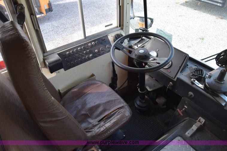 image for item L2547 1990 Blue Bird TC2000 school bus