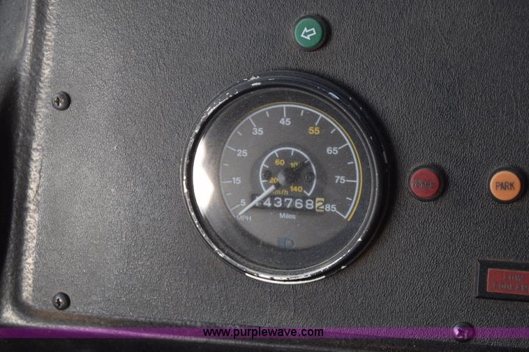 image for item L2547 1990 Blue Bird TC2000 school bus