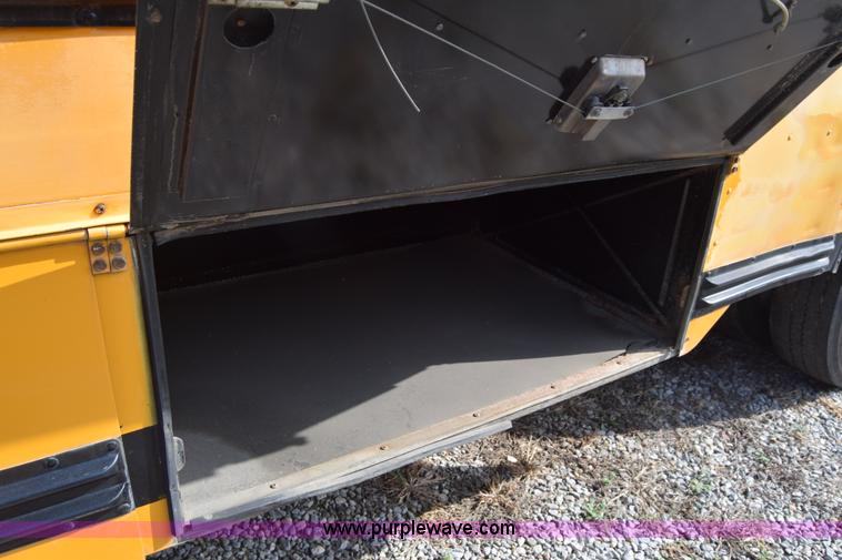 image for item L2547 1990 Blue Bird TC2000 school bus