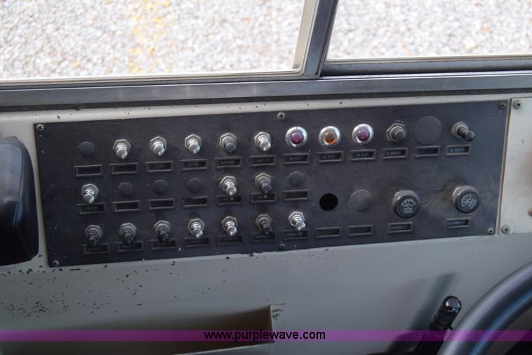 image for item L2548 1990 Blue Bird TC2000 school bus