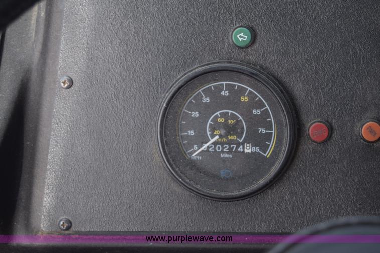 image for item L2548 1990 Blue Bird TC2000 school bus