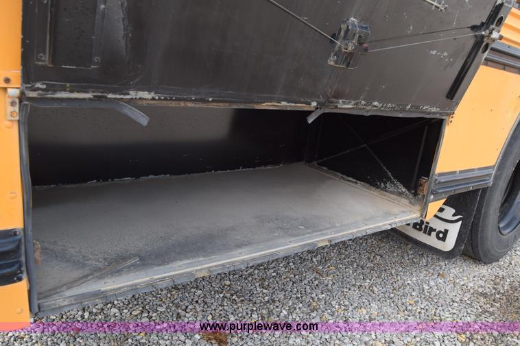 image for item L2548 1990 Blue Bird TC2000 school bus