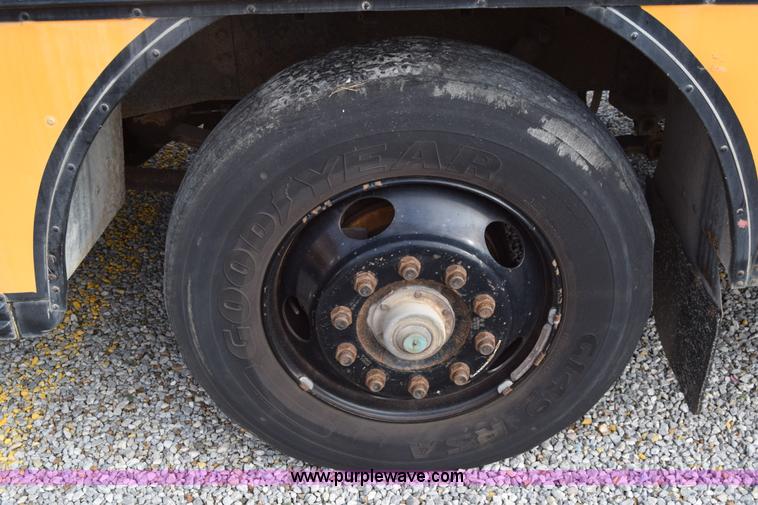 image for item L2548 1990 Blue Bird TC2000 school bus