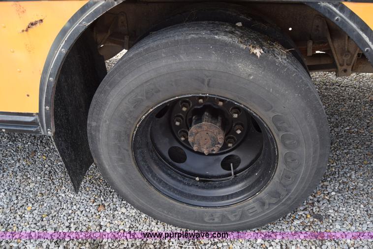 image for item L2548 1990 Blue Bird TC2000 school bus