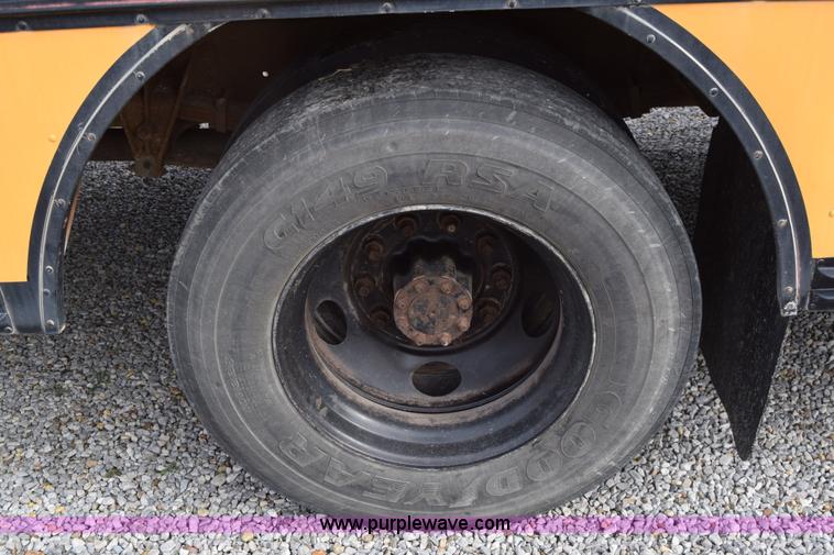 image for item L2548 1990 Blue Bird TC2000 school bus