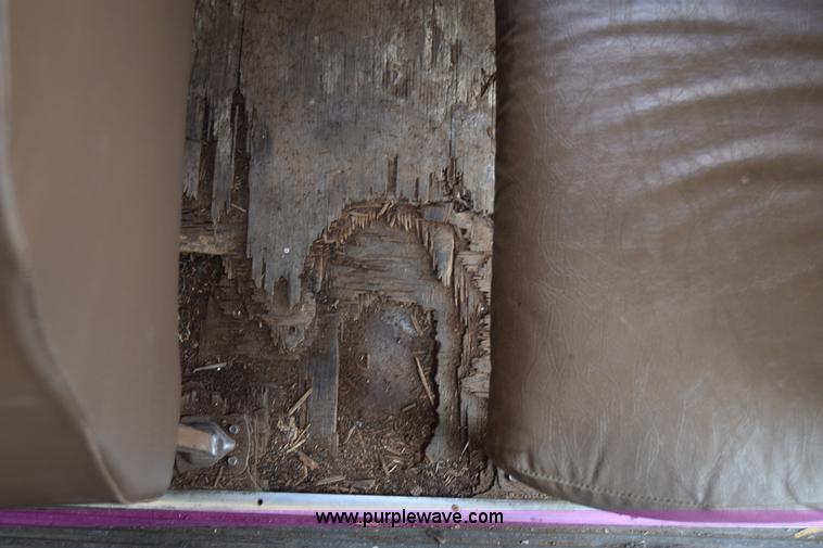 image for item L2549 1990 Blue Bird TC2000 school bus