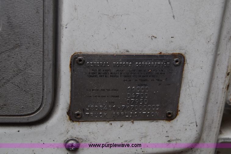 image for item L2552 1989 GMC W4 box truck